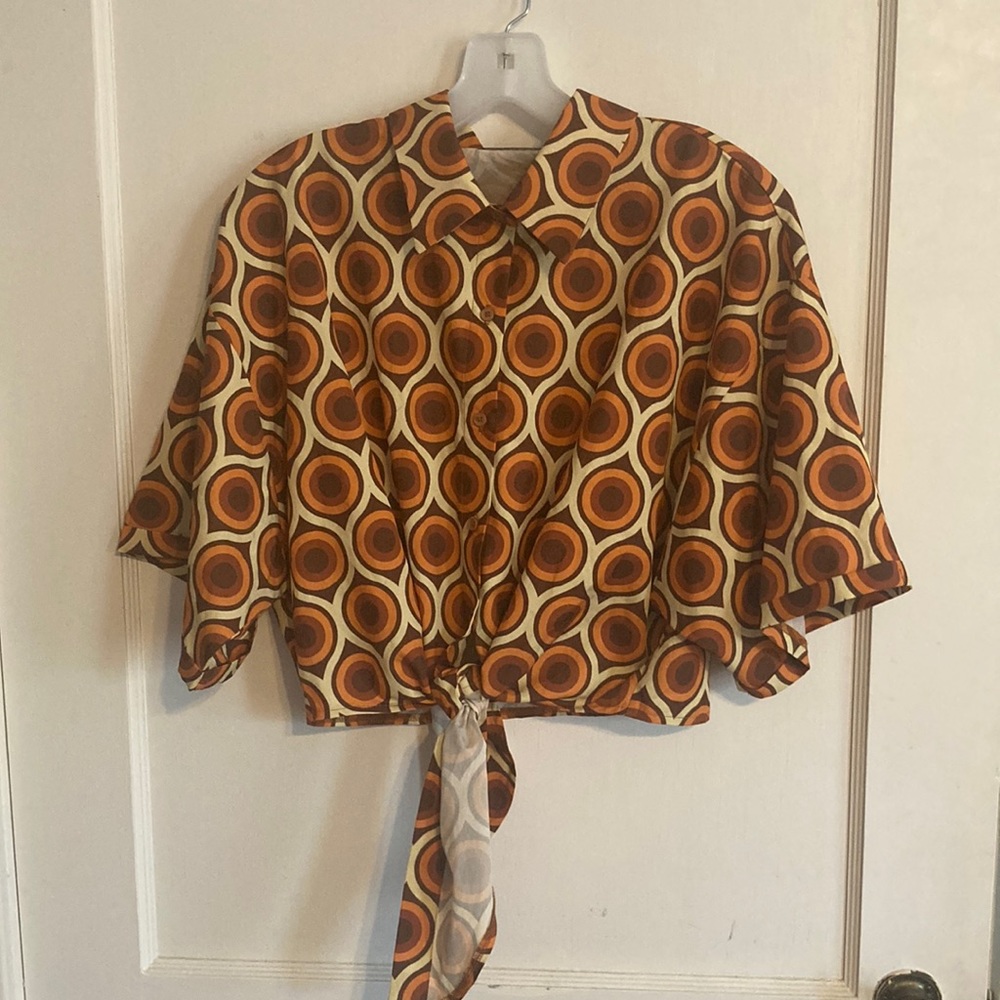 Cropped button up shirt with tie front